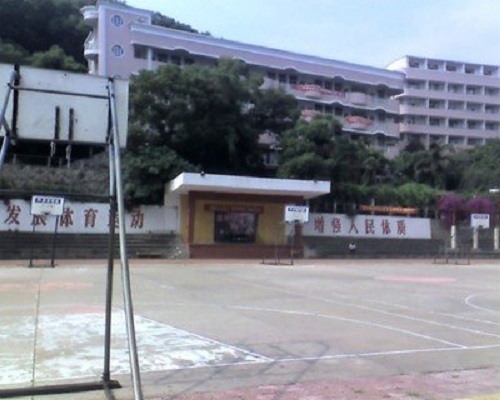 赤壁市技工学校