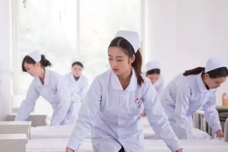 <b>提升医学学历为什么选择武汉医学技能高考培训班？</b>