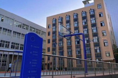 <b>武汉光谷英才技工学校2025年招生简章</b>